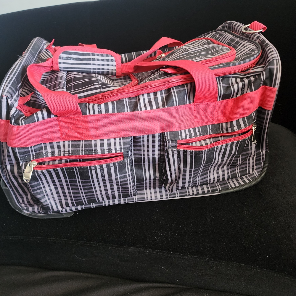 Rolling Duffel Bag Retractable Hidden Handle Plaid Black and Red Lined
